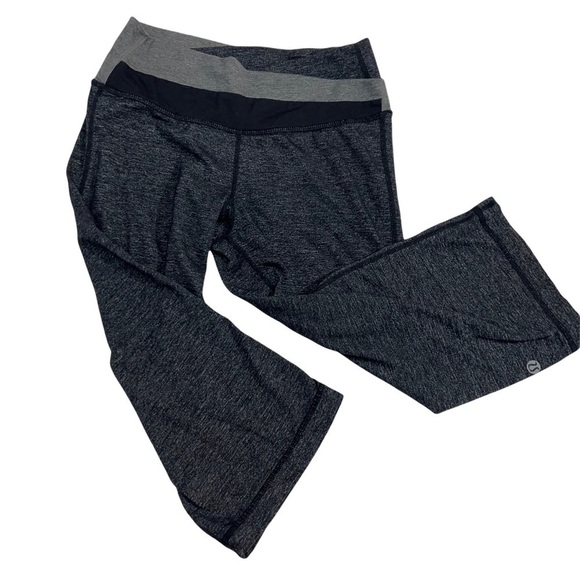 LULULEMON Astro Cropped Grey Capri Straight Leg Leggings Size 4 - Picture 1 of 6